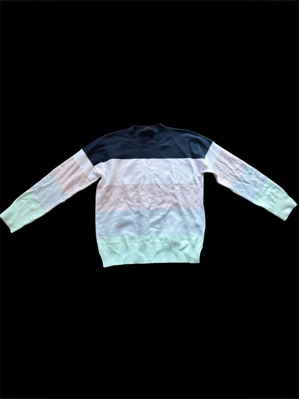 ✨ French Connection
multicoloured striped sweater Size M✨